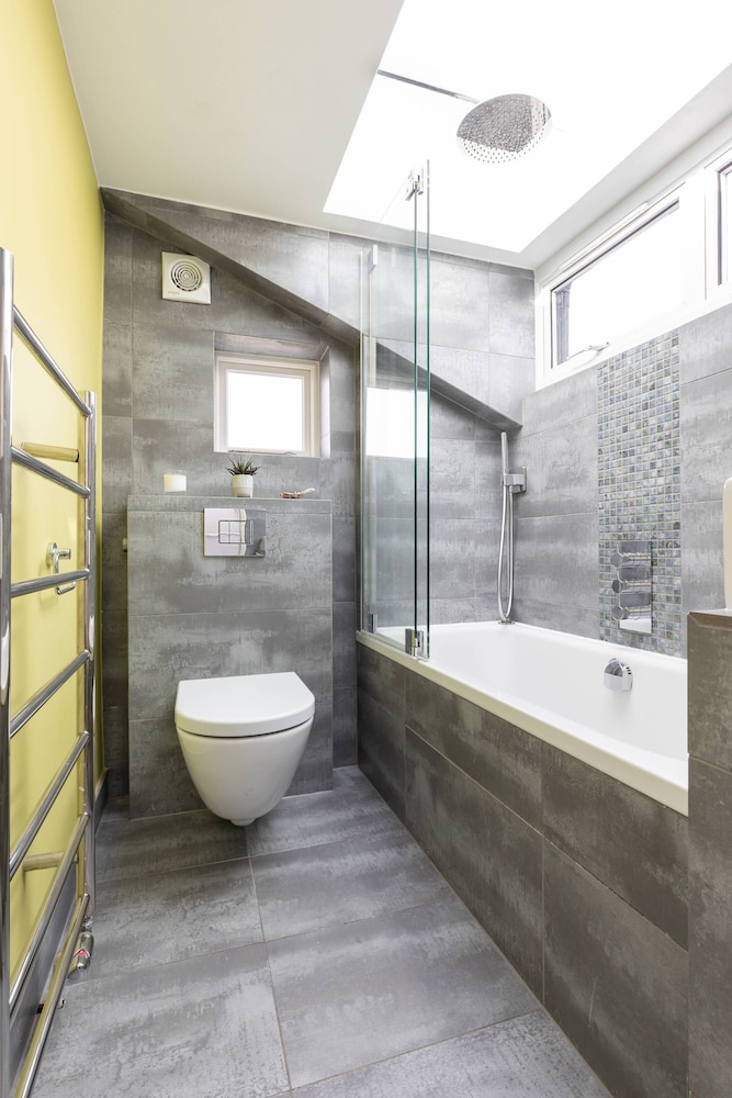 Willes Road II by Onefinestay