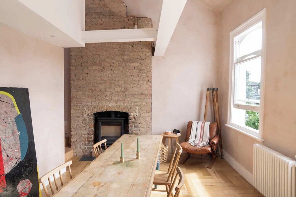 Rustic & Spacious 2BD Flat Near White City
