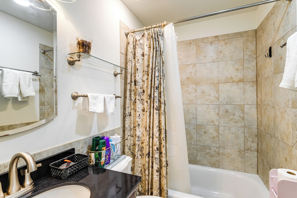3 Mi to Dulles Airport: D.c. Area Townhome