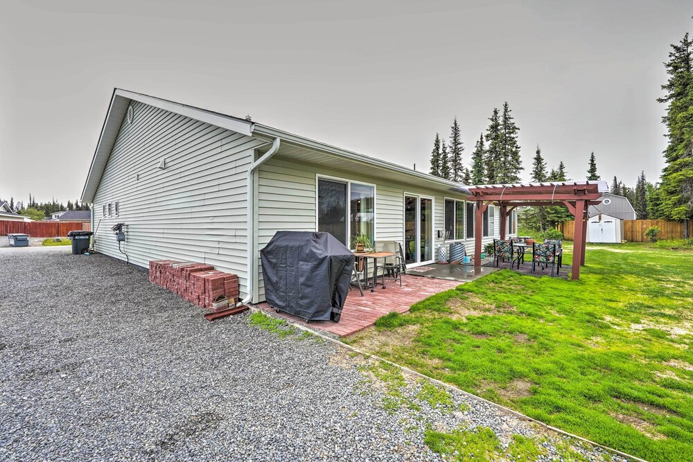 Soldotna Home w/ Yard, Walk to Kenai River! view 3