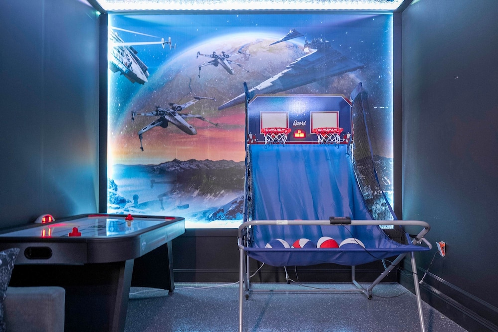 Home 6bed Themed Rooms Game Room Storey Lake