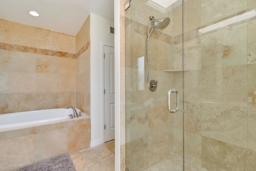 Private Paradise Valley Oasis: Hot Tub, Large Yard