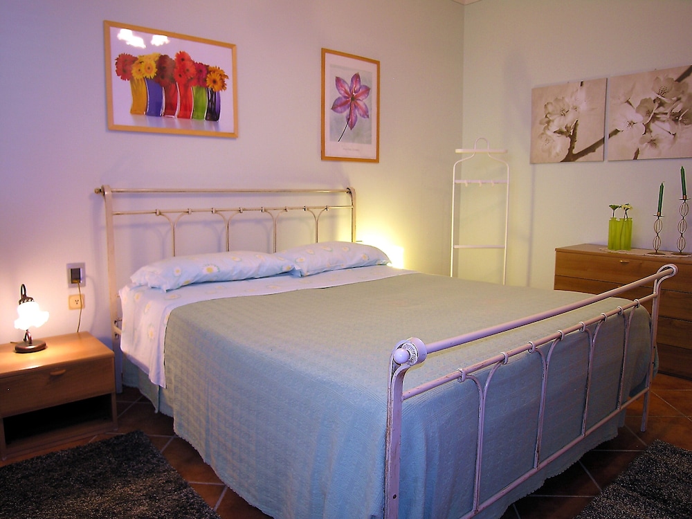 Villino Blu Private Villa on the Chianti Hils 10 Plus 2 pax view 3
