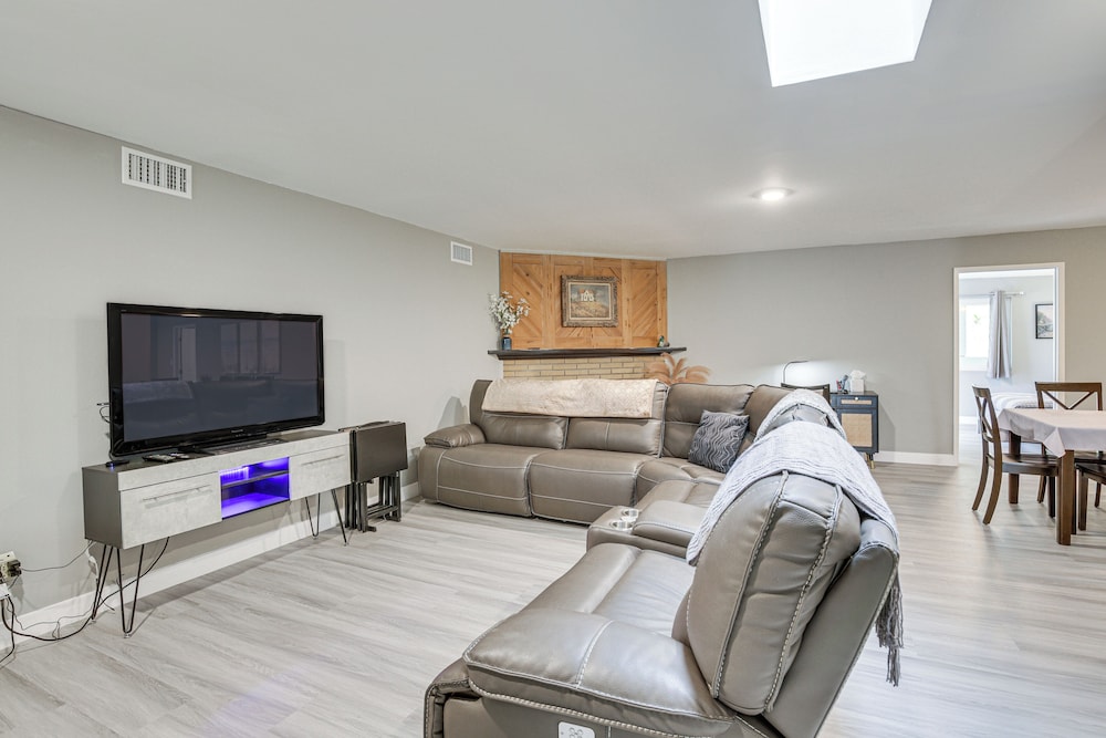 Fireplace, Hot Tub, Patio & Bbq: San Diego Home