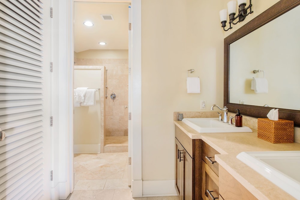 Poipu Penthouse W 2 Beaches Resort Amenities