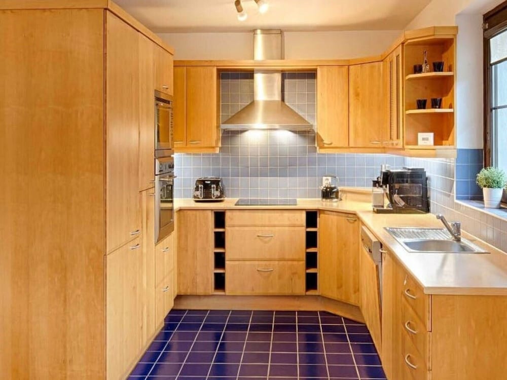 Spacious Apartment With Easy Connectivity