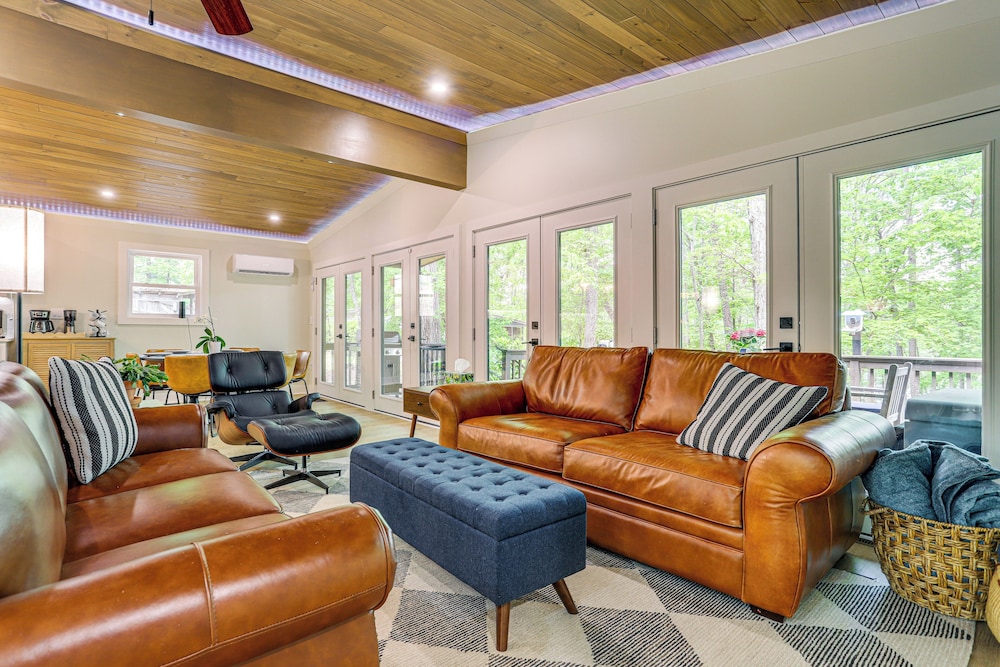 Lakefront Home w/ Private Dock in Gainesville!