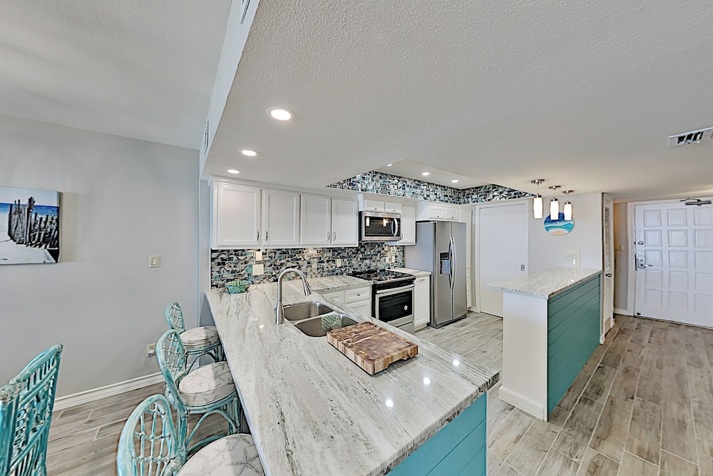 Gulf-front 2BR w/ Resort Amenities, Beach Access