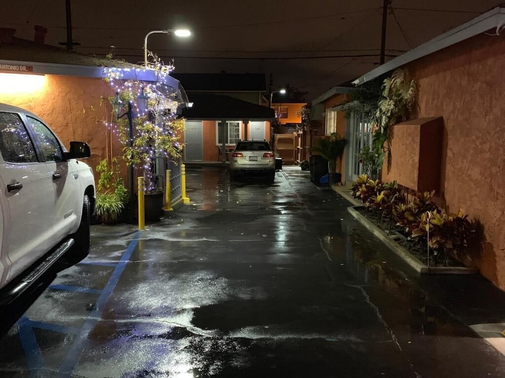 Sunlight Motel