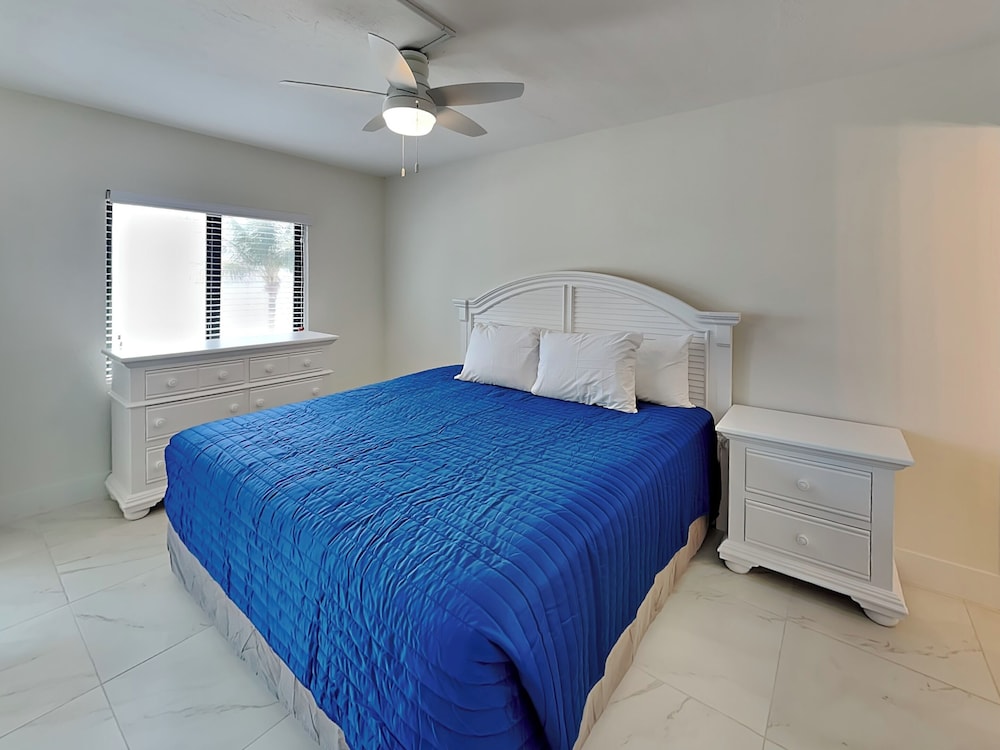 Seaside 2 by Distinctive Beach Rentals