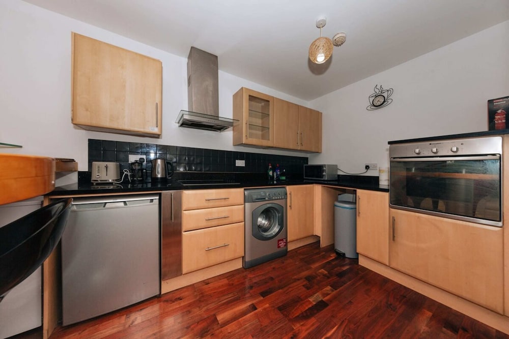 Exhilarating 2BD Flat With Outdoor Patio, Dublin!