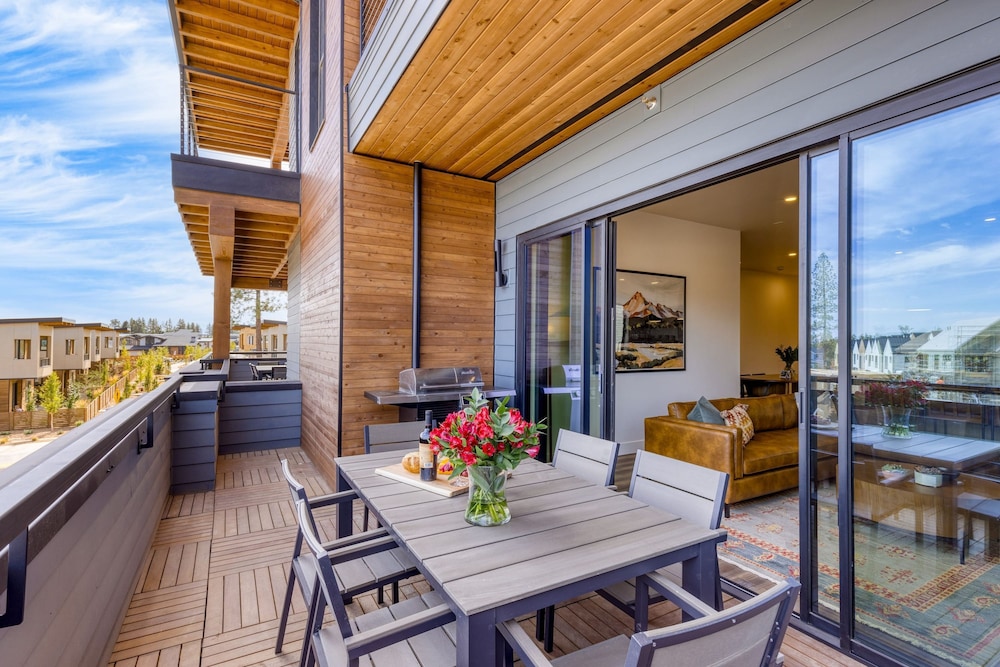 1216 Skyline Ranch 200 Downtown Location Private Hot Tub Mins to Old Bend