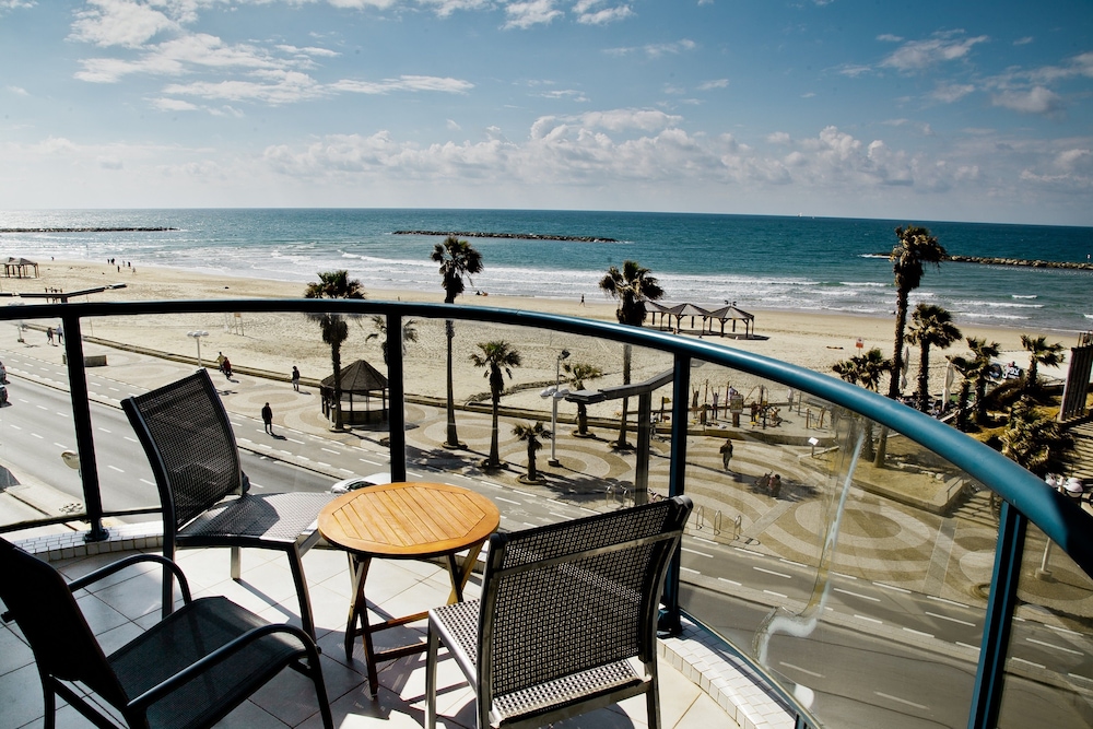 The Sea Apartments Tel Aviv by different locations