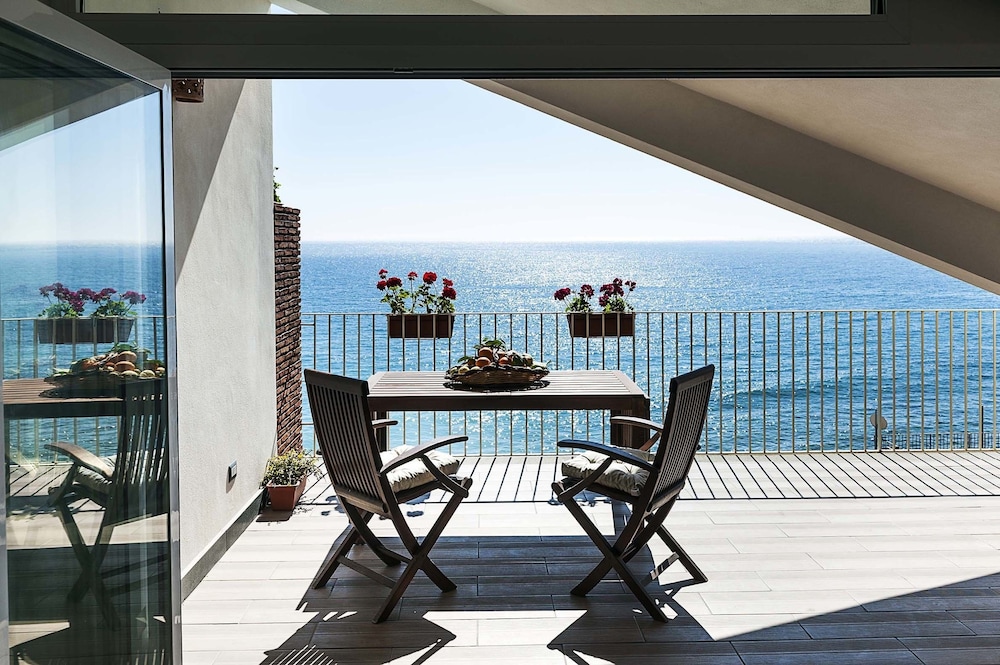 Alyssa 1 en Taormina — balance & terrace