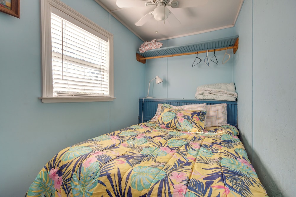Studio ~ 5 Mi to Waveland Beach & Pier!
