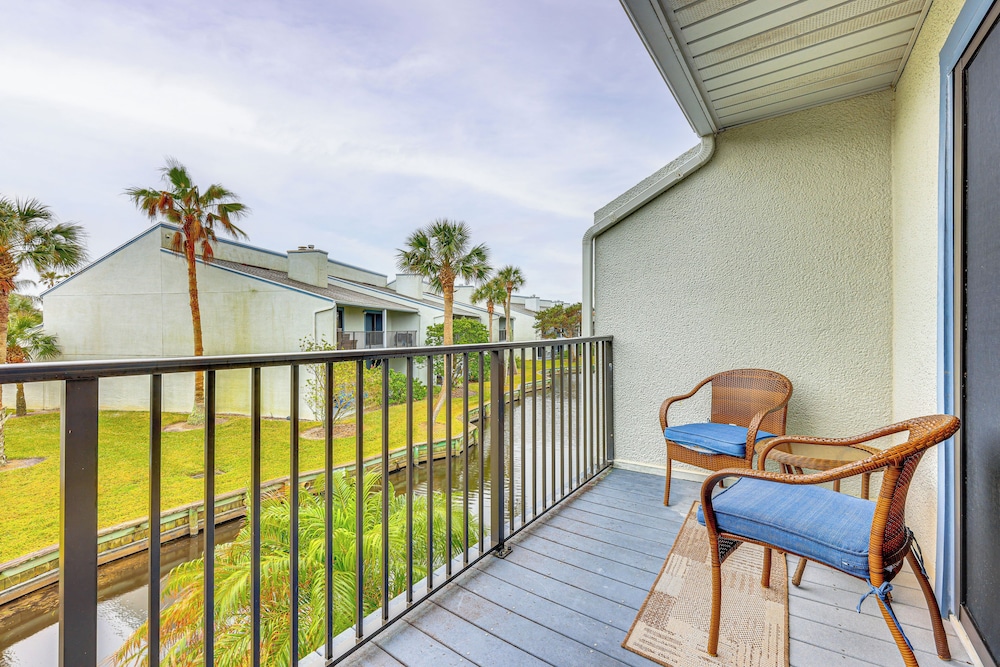 Community Pool: St Augustine Condo Near Beaches