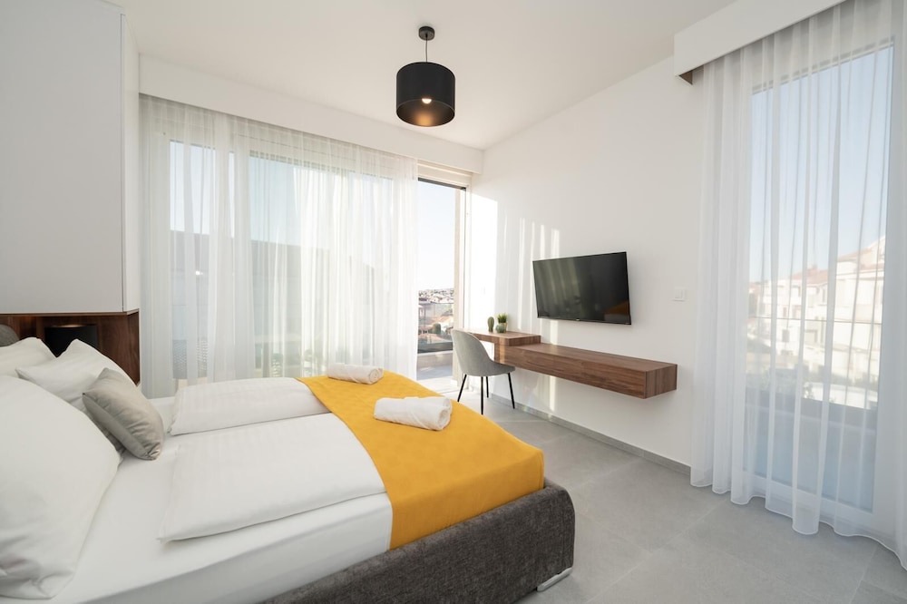 Villa Cataleya with private heated pool