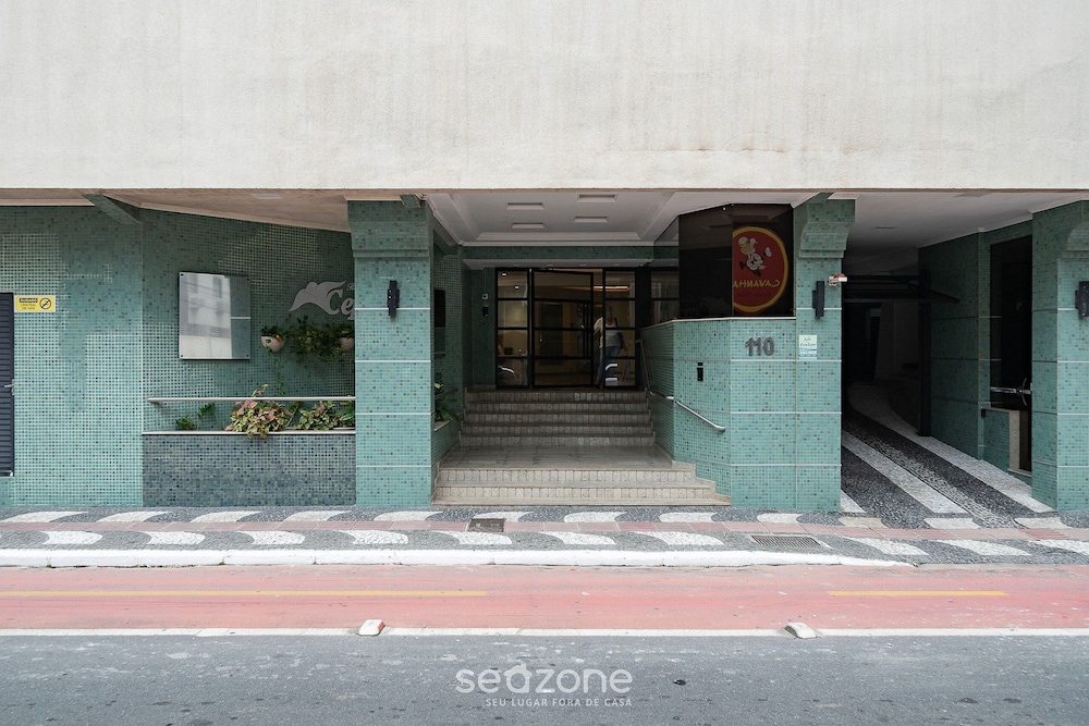 Apt 1 Block From Beach in BC Great Location Cep093