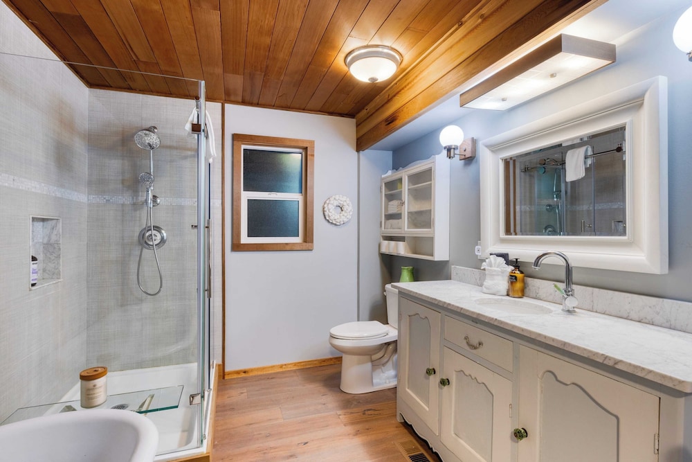 Coastal Escape w/ Balcony, Firebowl & Ocean Views Near Manzanita Sunset House by Avantstay
