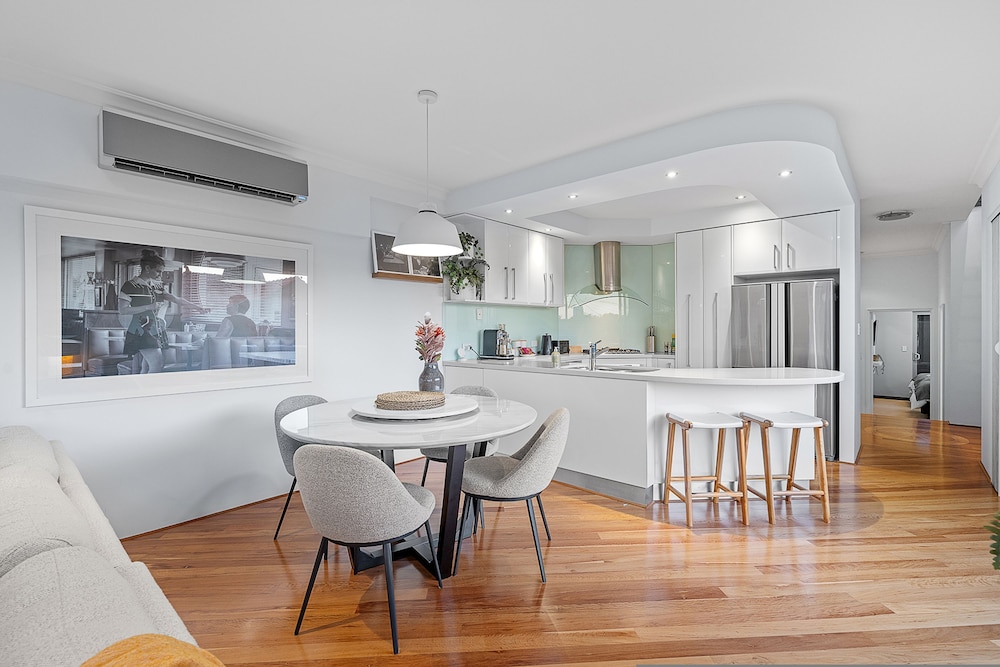 Designer Luxury 3brd - Epic Views - South Perth