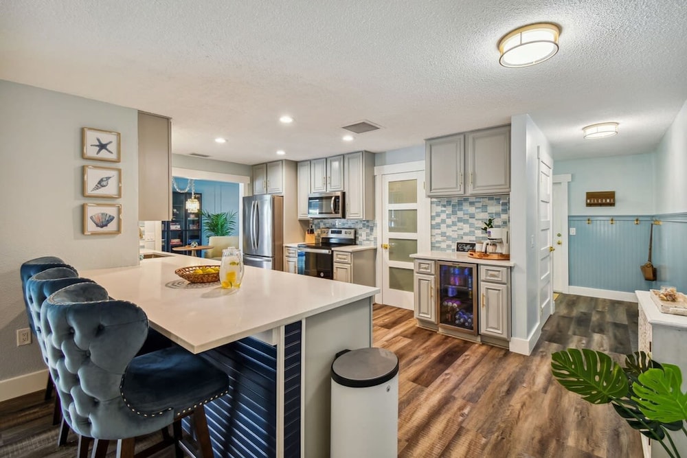 Tropical Pool Retreat in Tarpon Springs