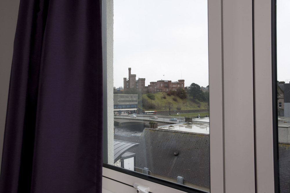 Premier Inn Inverness Centre - River Ness — photo 17