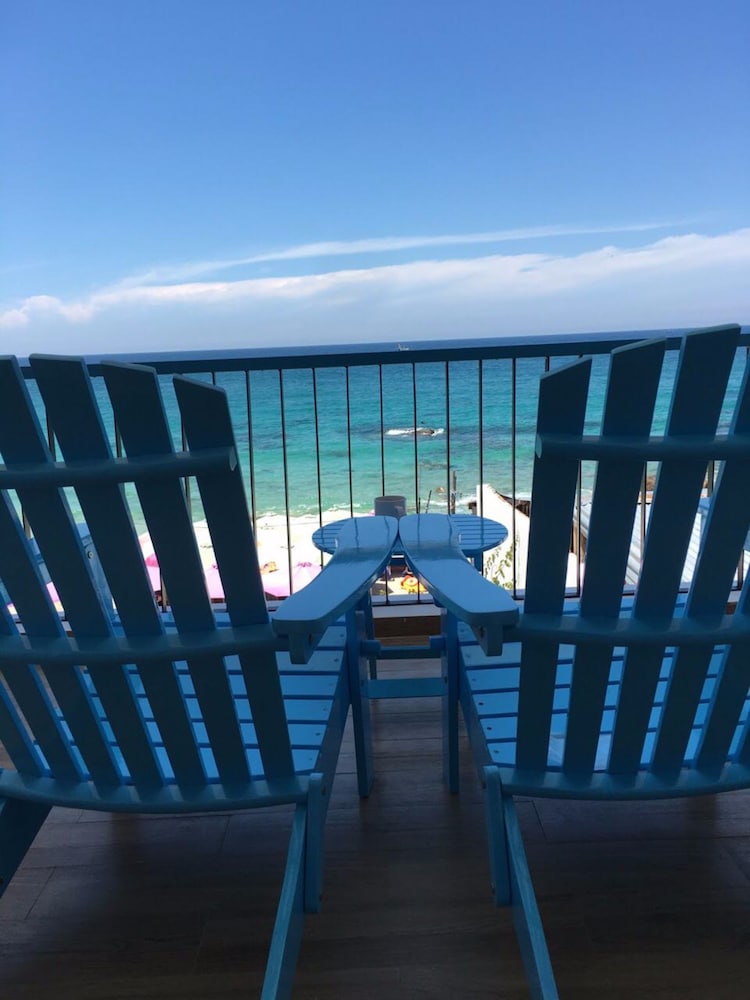 Blue Anchor Lodge & Cafe-Binh Ba Island