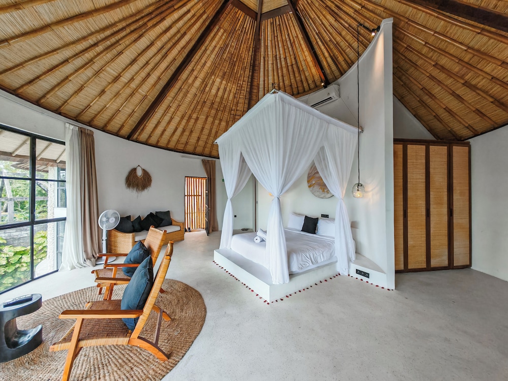 Hillstone Luxury Village