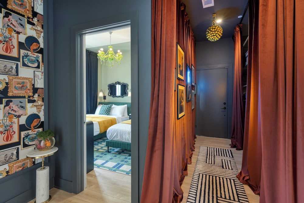 Sleeps 16 2 Homes Next Door + Walk to Dining & Music Lischey Loft & The Bloom House by Avantstay