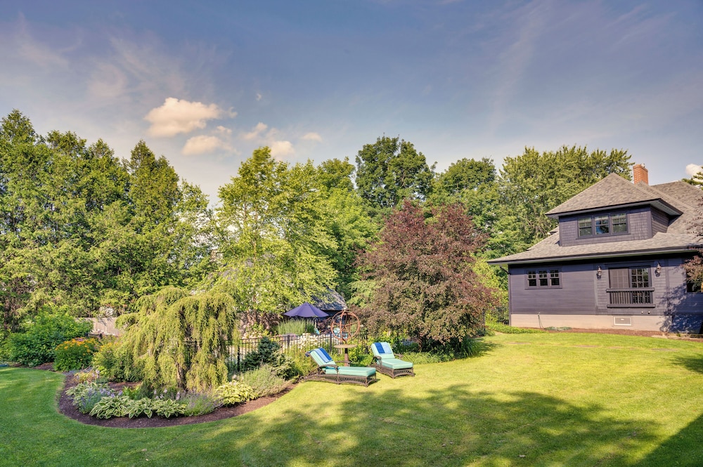 Upscale Arts + Crafts Bungalow w/ Yard, Pool! view 2
