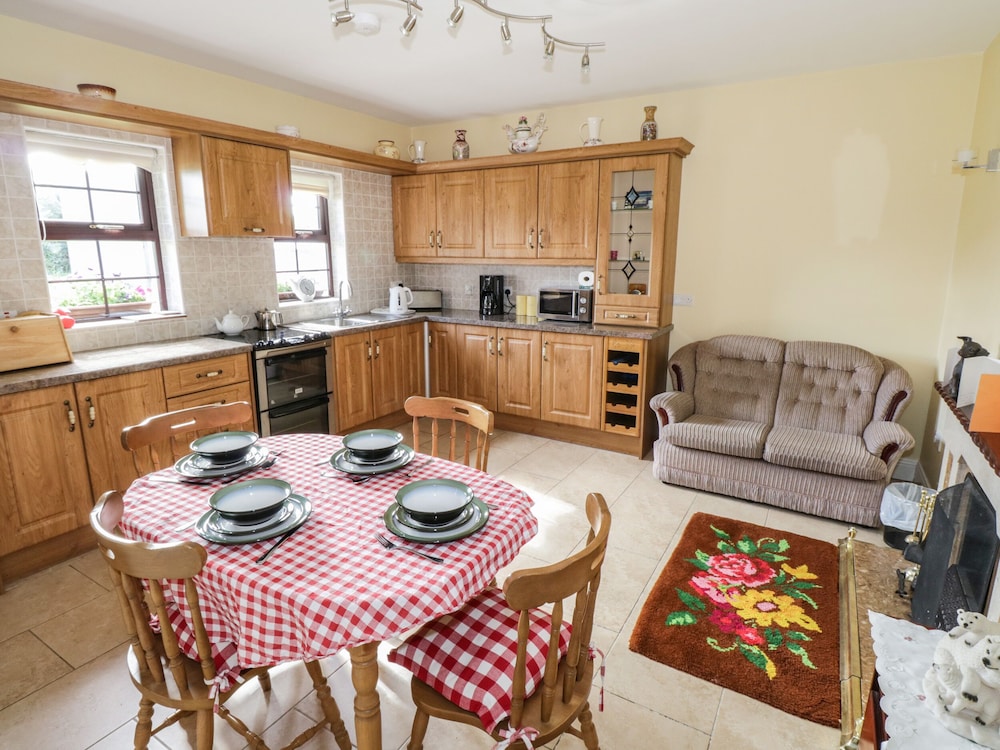 Belladrihid Cottage view 4