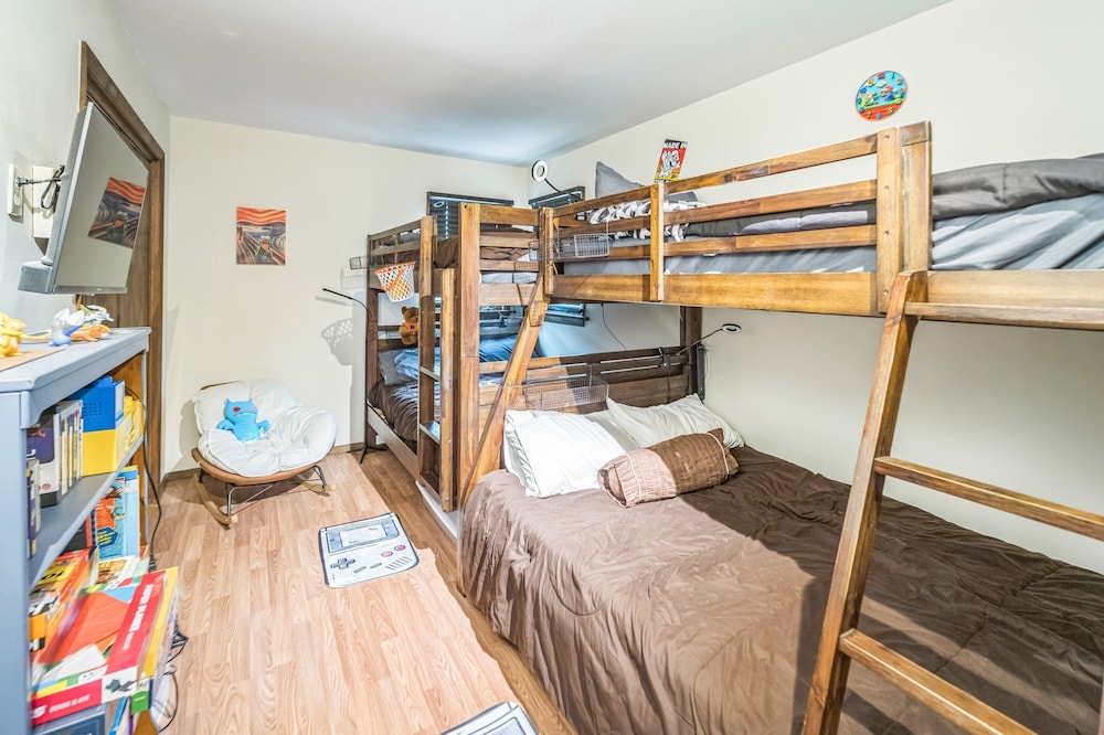 Charming Porter House In The Heart Of The Poconos 4 Bedroom Chalet