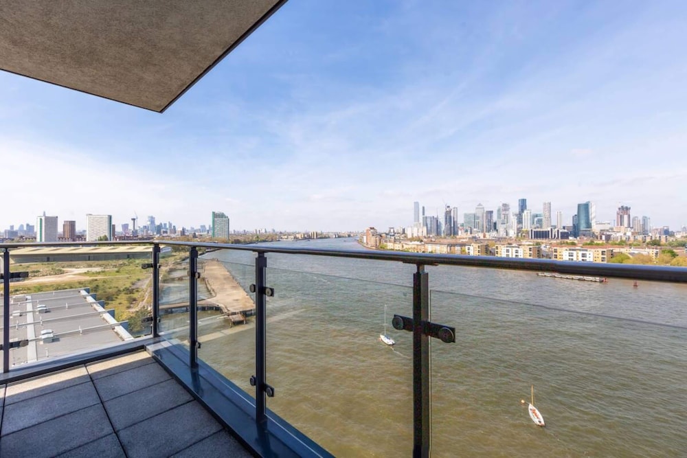 2BD Flat Overlooking the River Thames! - Greenwich