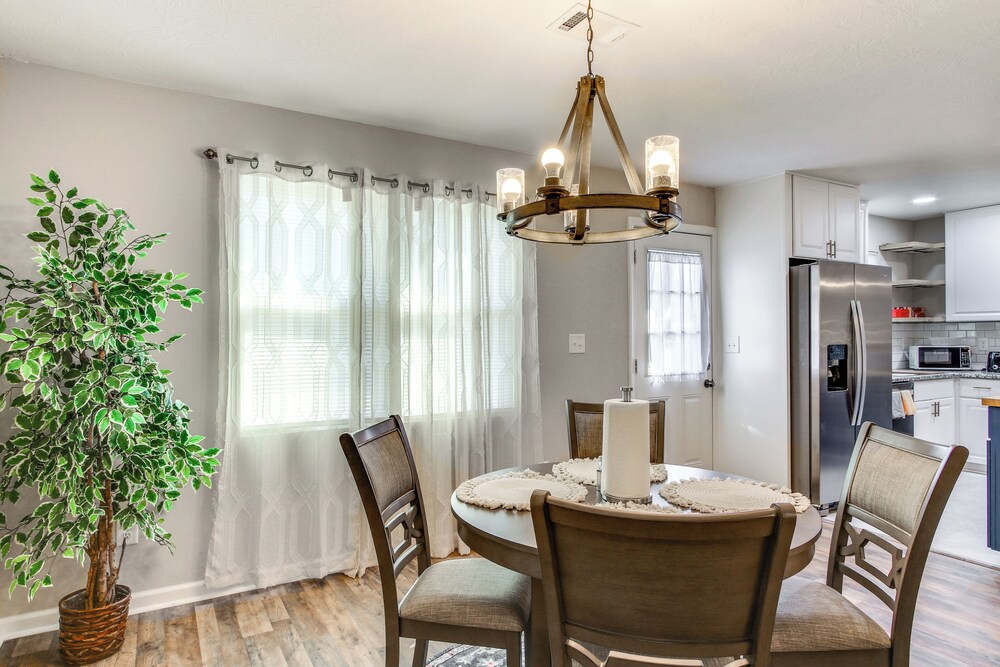 6 Mi to The Masters: Updated Home w/ Yard!