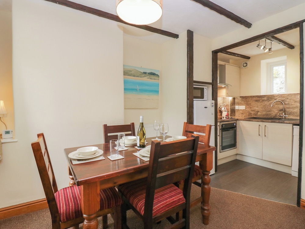 Riverside Cottage No 5