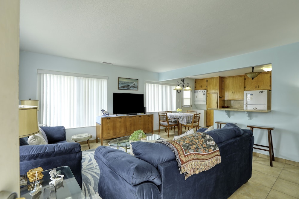 321 San Luis 2 Bedroom Duplex by RedAwning view 4