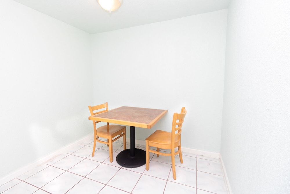 650 Studio Apartment Hollywood Beach view 4