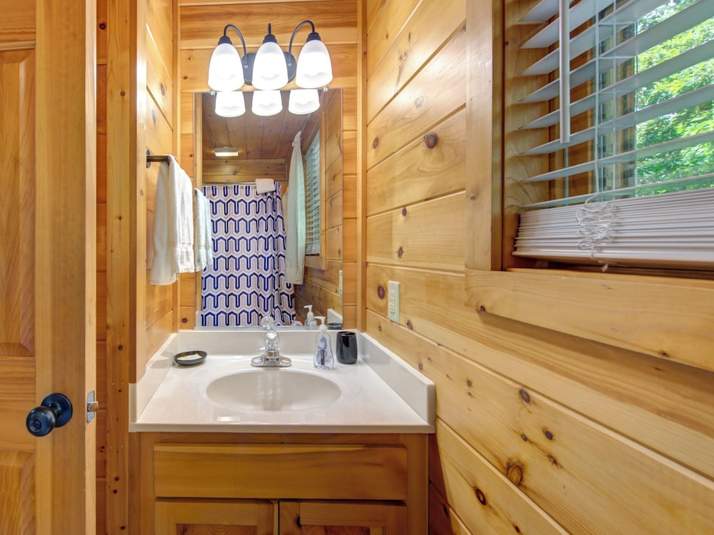 Macys Hideaway by Jackson Mountain Rentals