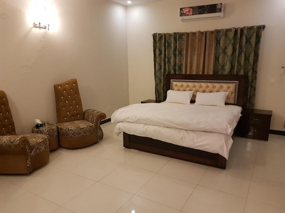 Unique Villa Guest House view 4