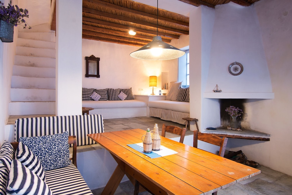 Serifos Houses Hora