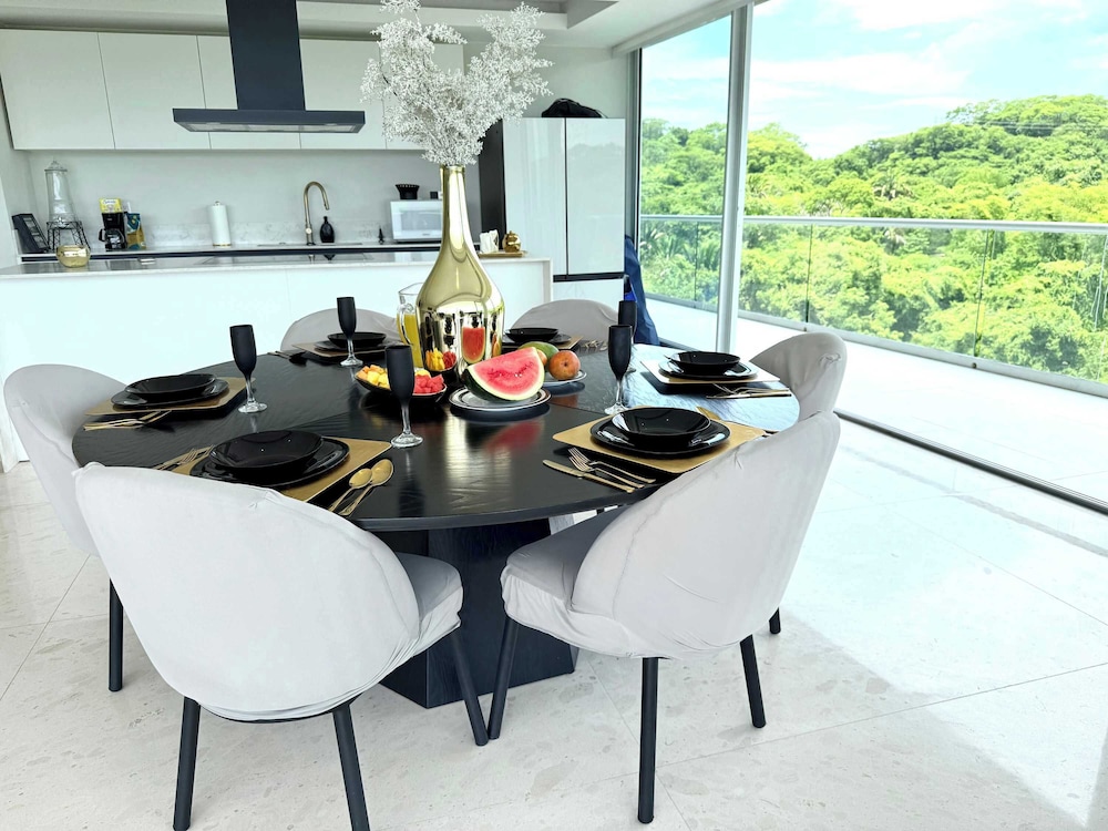 Luxury 2BR Bolongo Ocean View Private Beach