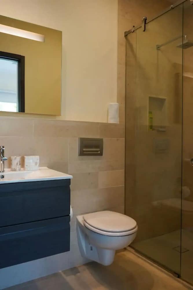 3BR Ground Level Eagle Beach Condo Pool GYM