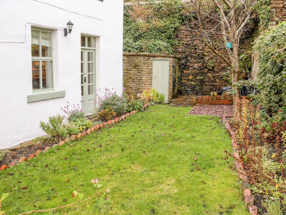 Canalside Cottage