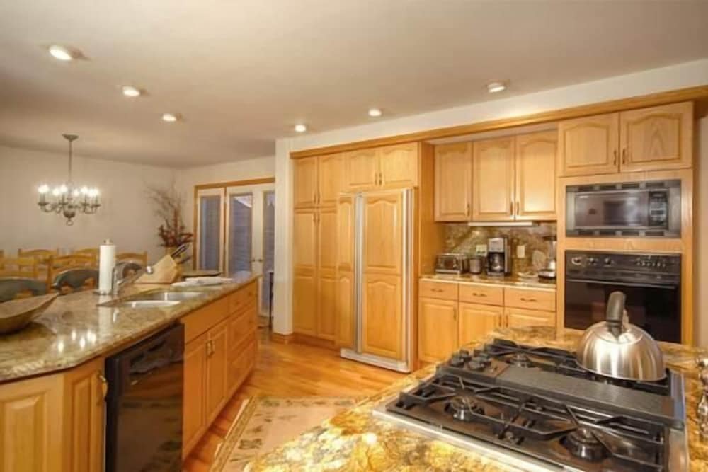 Heart of the Valley - Property Image 8