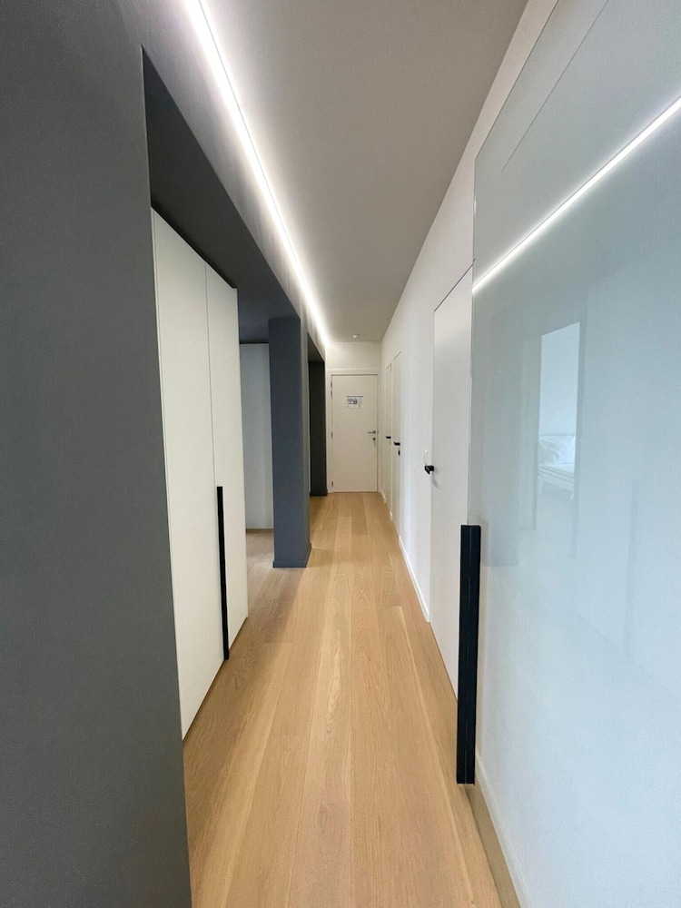 Apartment by Epernay Square With Sea View