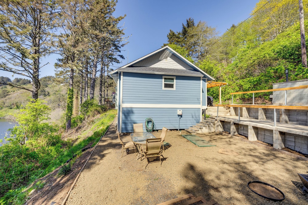 Walk to Winema Road Beach: Home w/ Hot Tub!