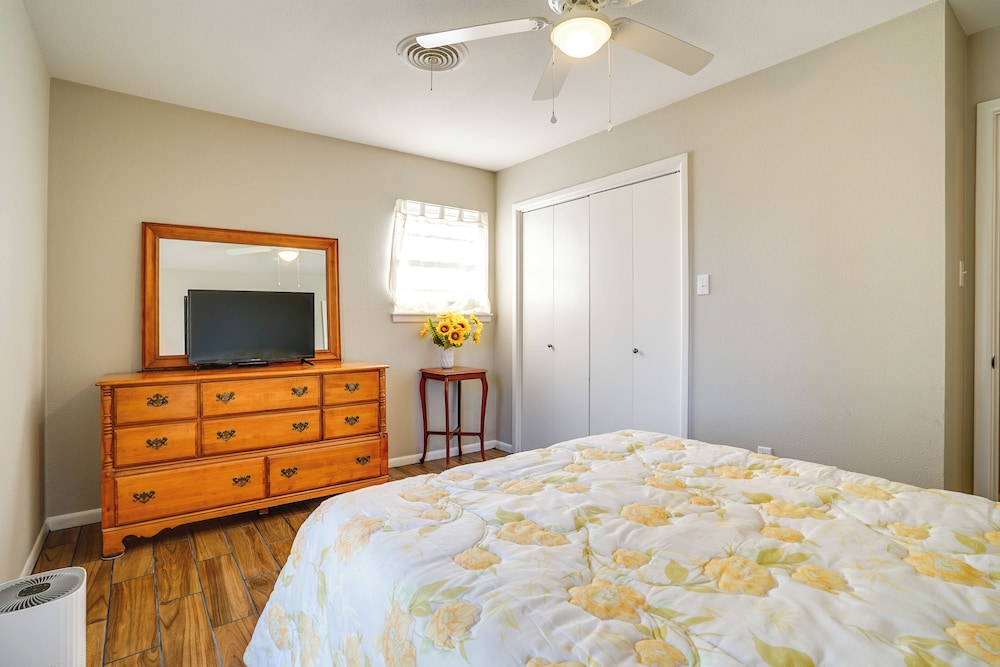 Family Friendly: Peaceful Home in Stamford!