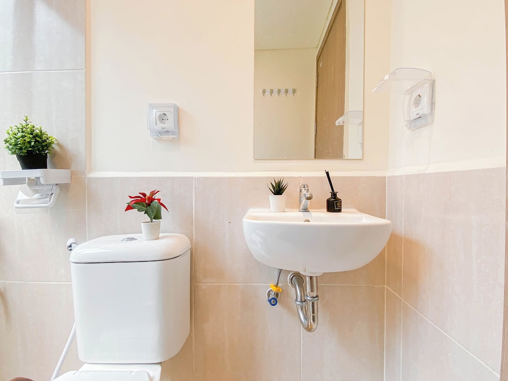 Warm 2Br Apartment At Meikarta