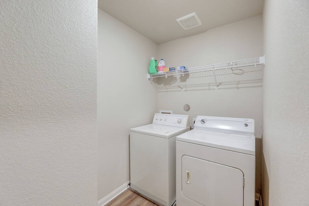 Pet-friendly Home w/ Fenced Yard in Manor
