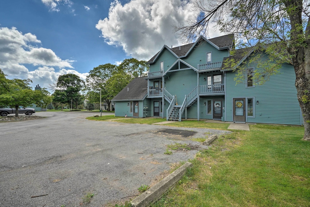 Townhome w/ Fireplace - Walk to Chairlift! view 5